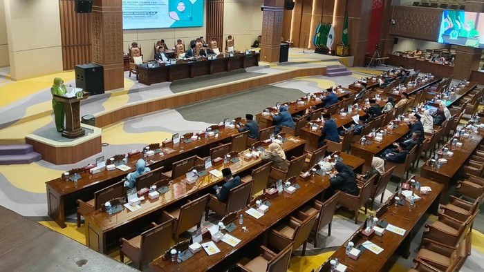 Rapat Paripurna DPRD Sumsel dengan agenda Pandangan Umum Fraksi-fraksi terhadap Raperda Perubahan APBD Sumsel TA 2026.