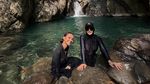 Momen Quality Time Sarita Abdul Mukti Bareng Shabina Mecca ke Curug Sentul
