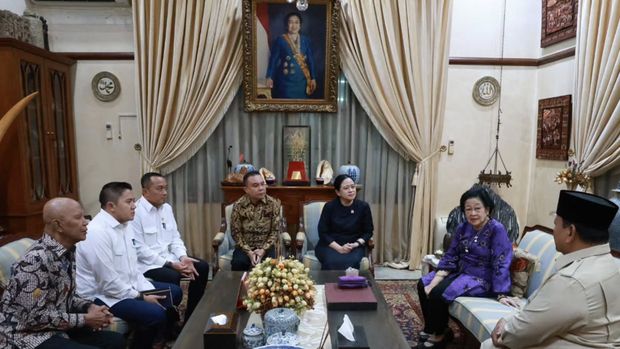 Senin malam, 28 September 2026, Presiden Prabowo Subianto bertakziah ke kediaman Presiden ke-5 RI Megawati Soekarnoputri di Jakarta. (nstagram/Sekretariat.Kabinet) Senin malam, 28 September 2026, Presiden Prabowo Subianto bertakziah ke kediaman Presiden ke-5 RI Megawati Soekarnoputri di Jakarta. (nstagram/Sekretariat.Kabinet)