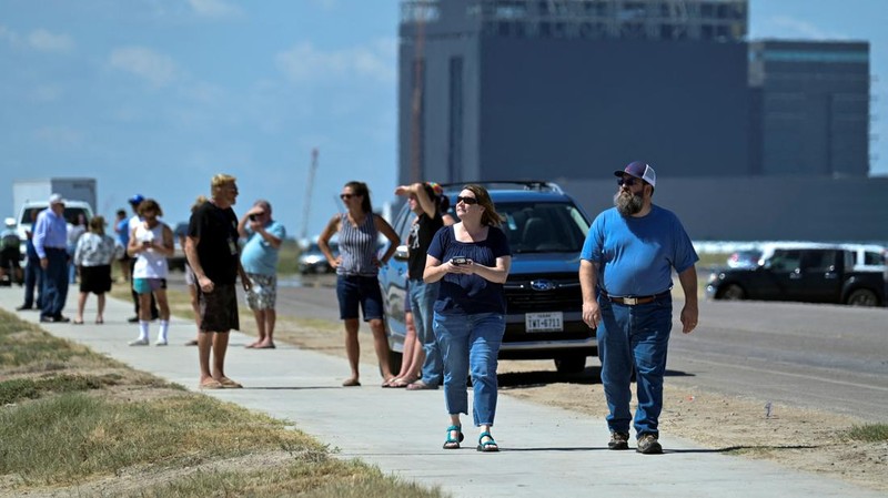 A Tesla Cybertruck drives past pad 2, where Starship 41 sits atop Super Heavy v3 Booster 21 at SpaceX launch complex, as preparations continue for the 14th test flight in Starbase, Texas, US, September 27, 2026. The mission is expected to send the vehicle into orbit for the first time and deploy 26 Starlink V3 satellites. REUTERS/Steve Nesius ,