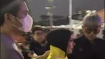 Syahrini Comeback Usai 7 Tahun Vakum, Reino Barack Kasih Peluk di Backstage