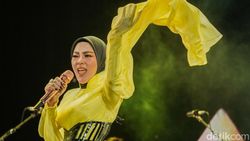 Syahrini Comeback, Ribuan Penonton Auto Jadi Kader Partai Inces Indonesia