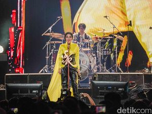 Syahrini Comeback, Ribuan Penonton Auto Jadi Kader Partai Inces Indonesia