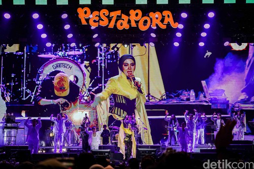 Syahrini Comeback, Ribuan Penonton Auto Jadi Kader Partai Inces Indonesia