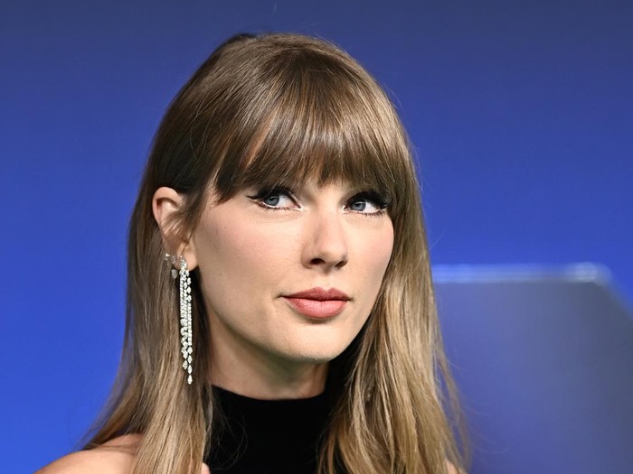 Taylor Swift di ajang MTV Video Music Awards 2026 yang digelar di Peacock Theater pada 27 September 2026 di Los Angeles, California.