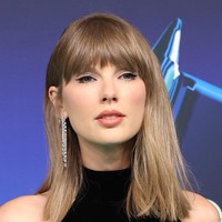 Taylor Swift Tampil Beda di MTV VMAs 2026, Tinggalkan Lipstik Merah