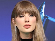 Taylor Swift Tampil Beda di MTV VMAs 2026, Tinggalkan Lipstik Merah