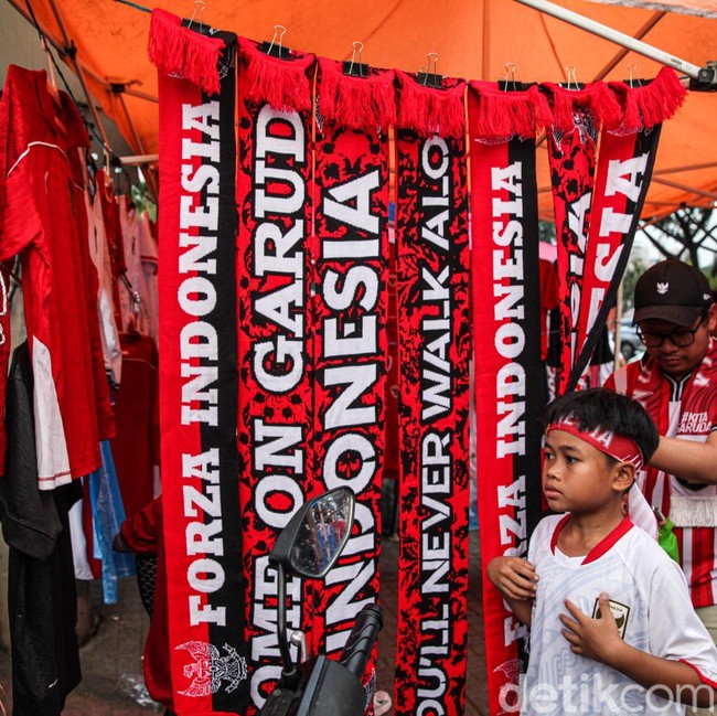 Timnas Day Bawa Berkah, Pedagang Atribut di GBK Panen Cuan