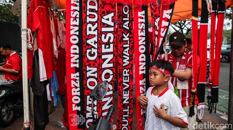 Timnas Day Bawa Berkah, Pedagang Atribut di GBK Panen Cuan