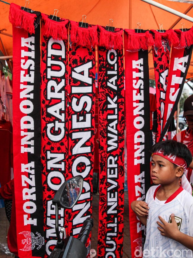 Timnas Day Bawa Berkah, Pedagang Atribut di GBK Panen Cuan