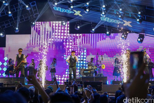 Tipe-X Orcheska Guncang Panggung, Ajak Berjoget