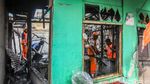 Usai Dilalap Api, Warga Kampung Muka Kembali Berburu Barang Berharga