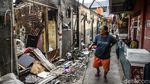 Usai Dilalap Api, Warga Kampung Muka Kembali Berburu Barang Berharga