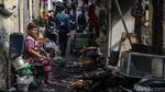 Usai Dilalap Api, Warga Kampung Muka Kembali Berburu Barang Berharga