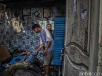 Usai Dilalap Api, Warga Kampung Muka Kembali Berburu Barang Berharga