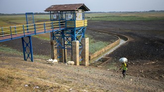 Waduk Cipancuh Mengering, Irigasi Sawah di 5 Kecamatan Terdampak