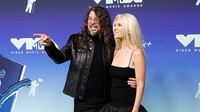 Potret Dave Grohl Bawa Istri ke MTV VMA Tuai Kritik Setelah Skandal Selingkuh