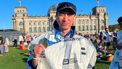 Anak Dono Finis Maraton di Berlin Pakai Baju Polo Warkop DKI, Indro Bangga