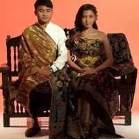Penampilan Yuriska tak kalah anggun dengan rambut panjang yang dibiarkan terurai rapi dengan model curly. Ia juga menambahkan hair piece yang membuat penampilannya makin feminin. Foto: Instagram/@riomotret