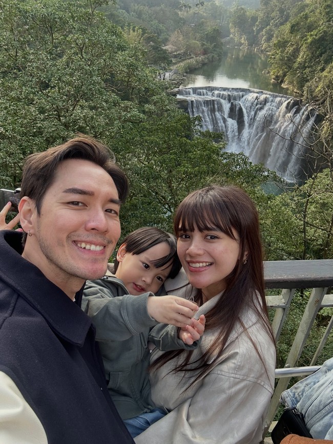 Audi Marissa dan Anthony Xie resmi menikah pada 12 September 2020 di The Ritz-Carlton, Pacific Place. Selama menikah, keduanya kerap tampil serasi dan kompak. Anthony dan Audi juga beberapa kali terlihat membuat konten bersama putra semata wayang mereka. Foto: Instagram @anthonyxie_/ @audimarissa