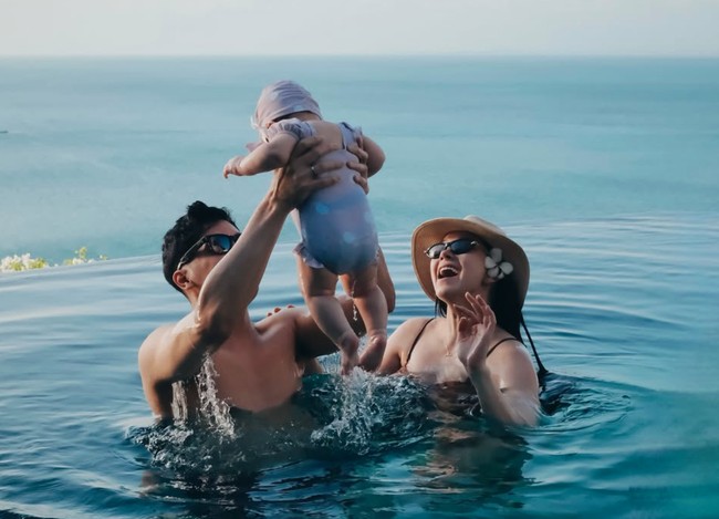 Sejak dilahirkan pada 10 Mei 2026, wajah baby Soleil, putri pertama Alyssa Daguise dan Al Ghazali memang masih dirahasiakan hingga saat ini. Meski wajahnya dirahasiakan, namun Al dan Alyssa kerap membagikan momen hangat kebersamaan keluarga kecil mereka. Foto: Instagram/@alyssadaguise/@alghazali7