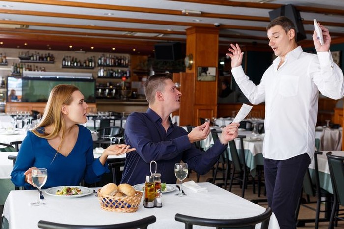 Bayar tagihan restoran