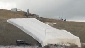 Video: Cegah Meleleh, Gletser di Pegunungan Alpen Ini Diselimuti Wol Domba