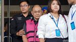 Diborgol! Eks Kepala BGN Dadan Hindayana Cs Digiring ke Mobil Tahanan