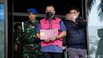 Diborgol! Eks Kepala BGN Dadan Hindayana Cs Digiring ke Mobil Tahanan