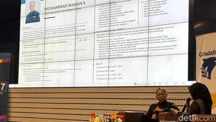 Director TRANS7 M. Ikhsan Soemantoro saat mengisi acara di ITS Surabaya