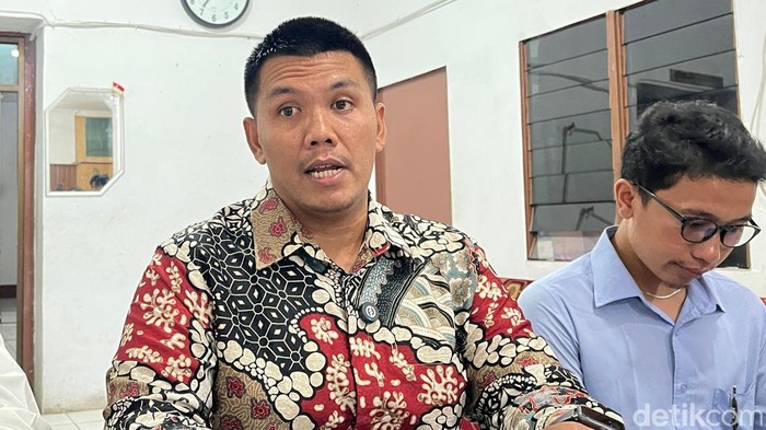 Direktur LBH Medan Irvan Saputra saat konferensi pers. (Foto: Finta Rahyuni/detikSumut)