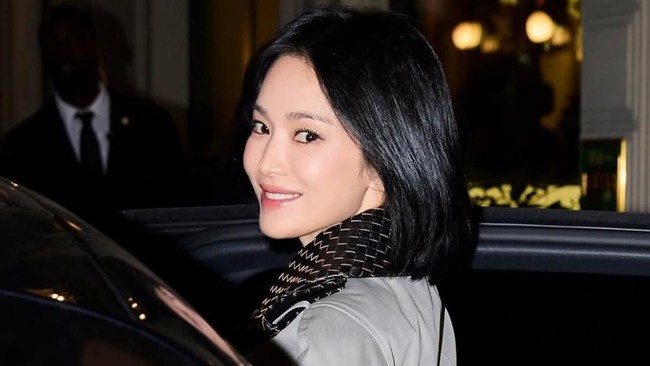 Sebelumnya Song Hye Kyo sempat menjadi perwakilan Bottega Veneta di Milan Fashion Week 2020. Berselang enam tahun, ia dipercaya sebagai publik figur yang akan menghiasi campaign Bottega Veneta. Foto: dok. Instagram @kyo1122