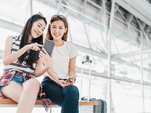Turis China Punya Tren Baru: Beli Baju, Foto, kemudian Buang