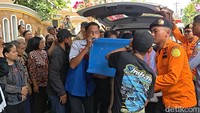'Kehilangan tapi Lega', Guruh Sambut Jenazah Kembarannya Korban KM Virgo