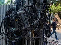 Kabel Bergelantungan di Kuningan Barat, Warga Dibuat Was-was