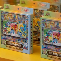 Set Futuristic Rare Kartu Pokemon Diserbu Penggemarnya