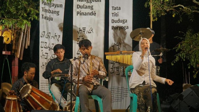 Kawargian Nonoman Galuh menggelar kegiatan bertajuk Sarakan Midang yang dirangkai dengan diskusi sastra dan pengenalan tokoh asal Ciamis.