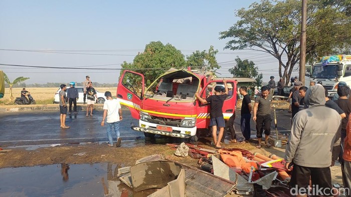 Kecelakaan mobil Damkar Pangkep.