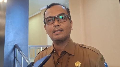 Kepala Disnaker Mataram, Putra Ekantara, saat diwawancarai, Selasa (29/9/2026). (Nathea Citra/detikBali)