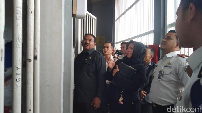Ketua DPRD Majalengka Didi Supriadi bersama anggota DPRD Majalengka Tita Juwita Hipdiah saat melakukan sidak ke Lapas Kelas IIB Majalengka.
