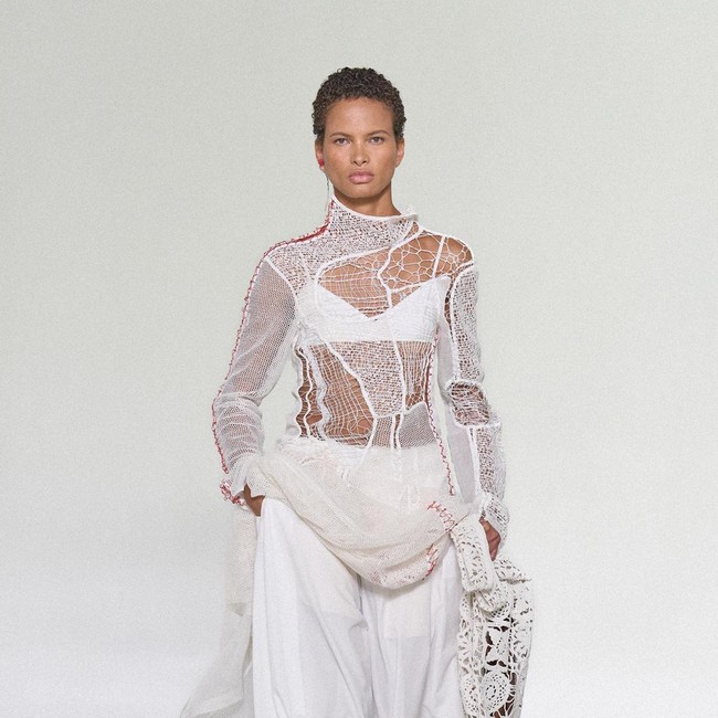 Foto: Bottega Veneta Spring-Summer 2027, Transisi yang Lebih Ringan dan Bebas