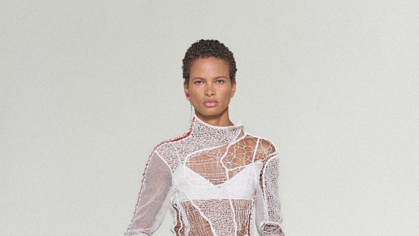 Foto: Bottega Veneta Spring-Summer 2027, Transisi yang Lebih Ringan dan Bebas