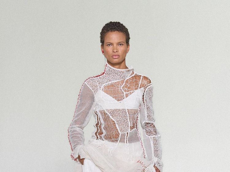 Foto: Bottega Veneta Spring-Summer 2027, Transisi yang Lebih Ringan dan Bebas