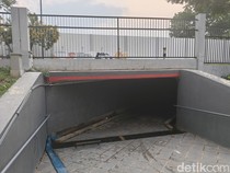 Viral Warga di Bandung Lewati Terowongan Sempit Saat Bawa Jenazah ke Pemakaman