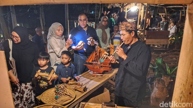 Kondisi Nyawang Bulan di Kasepuhan Bunisari, Desa Girimekar, Kecamatan Cilengkrang, Kabupaten Bandung, Sabtu (26/9/2026). Kondisi Nyawang Bulan di Kasepuhan Bunisari, Desa Girimekar, Kecamatan Cilengkrang, Kabupaten Bandung, Sabtu (26/9/2026).