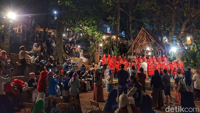 Kondisi Nyawang Bulan di Kasepuhan Bunisari, Desa Girimekar, Kecamatan Cilengkrang, Kabupaten Bandung, Sabtu (26/9/2026).