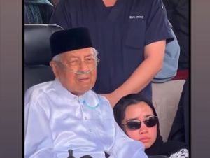 Dua Hari Usai Istri Wafat, Mahathir Mohamad Dirawat