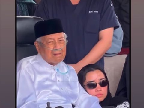 Mahathir Mohammad menangis Mahathir Mohammad menangis