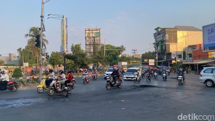 Massa mahasiswa yang menggelar unjuk rasa di ujung Jalan AP Pettarani, Kota Makassar, Sulawesi Selatan (Sulsel), membubarkan diri.