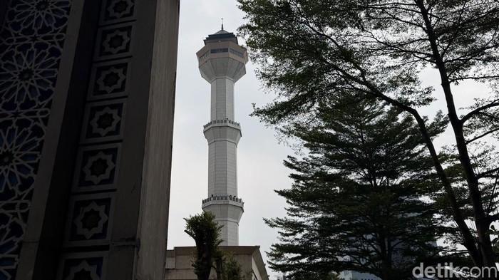 Menara Masjid Agung Bandung.